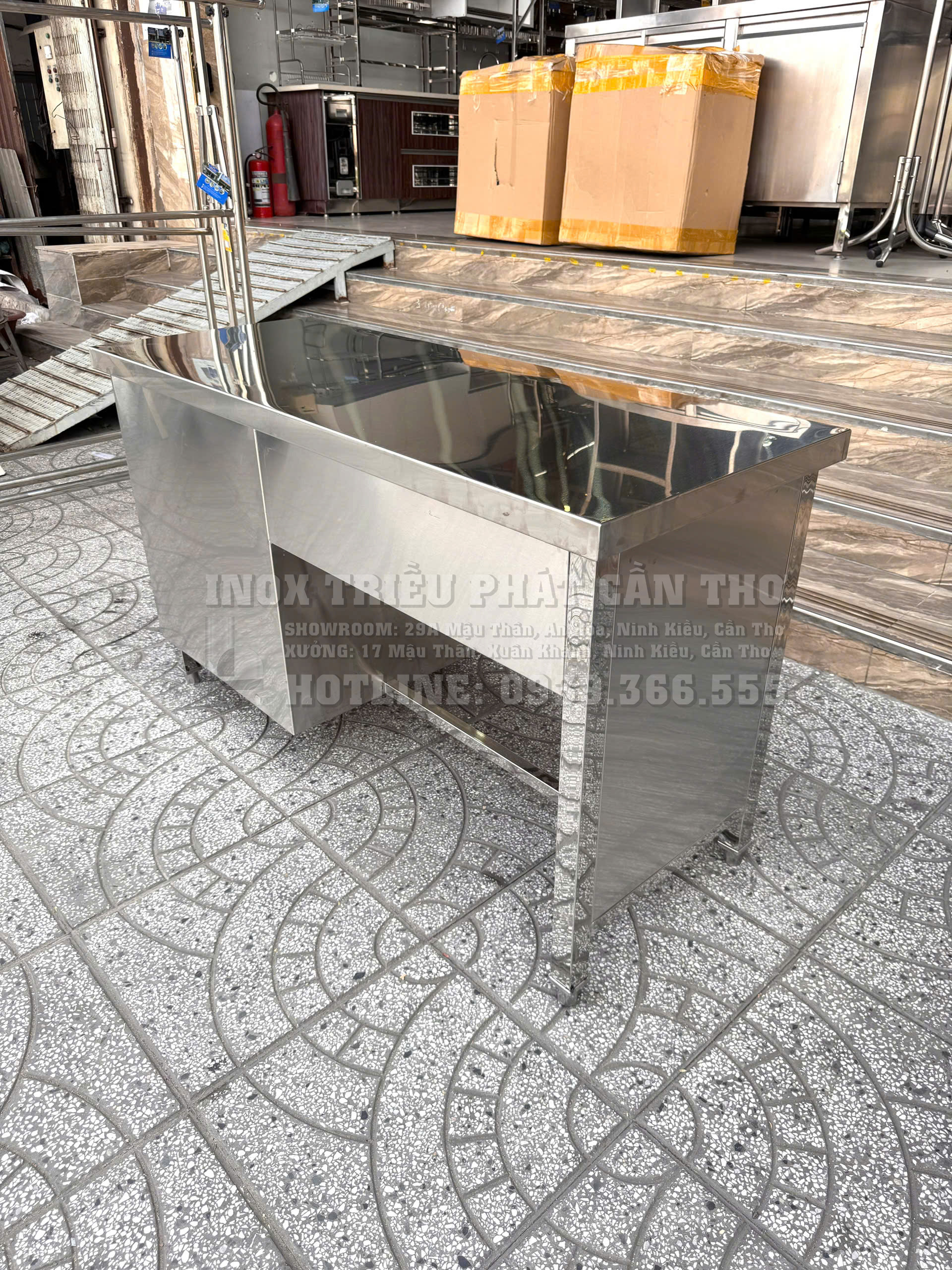 Bàn làm việc inox 304