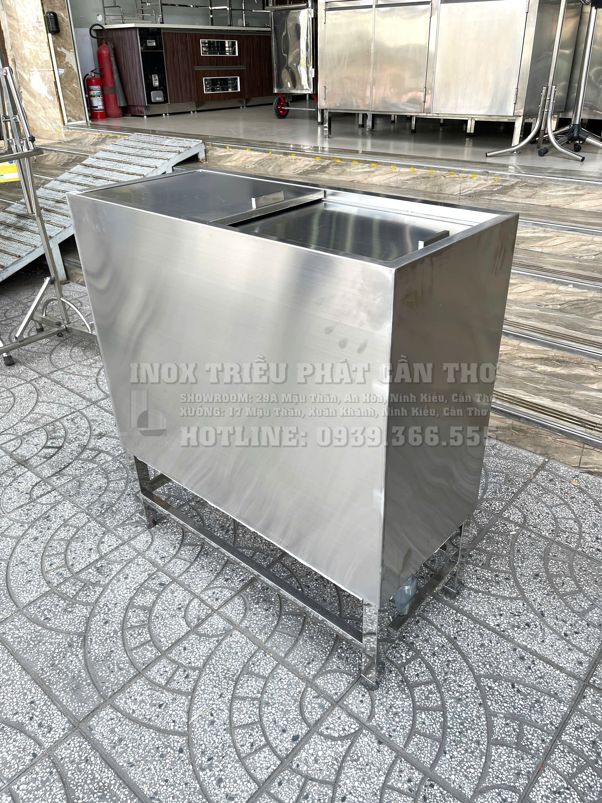 Thùng đá có chân inox 304