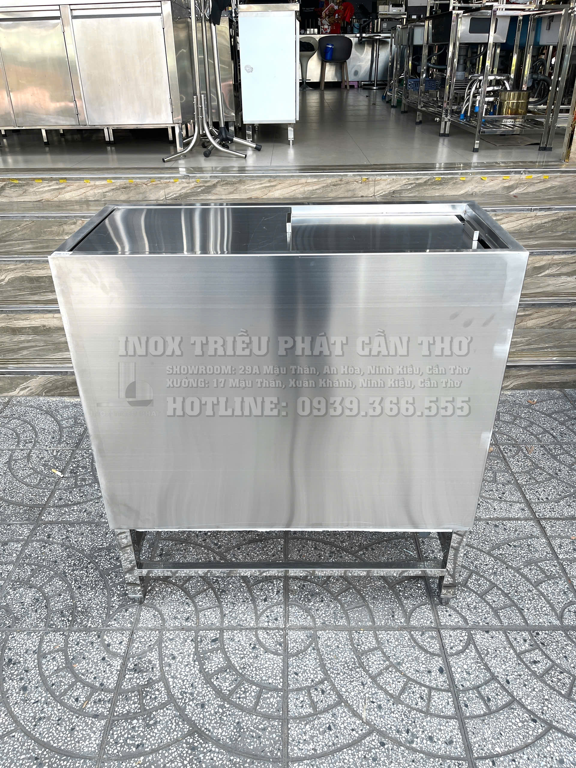 Thùng đá có chân inox 304